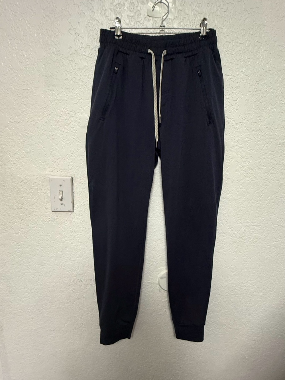 Vuori Men's Performance Joggers - Size Small - Picture 6 of 16